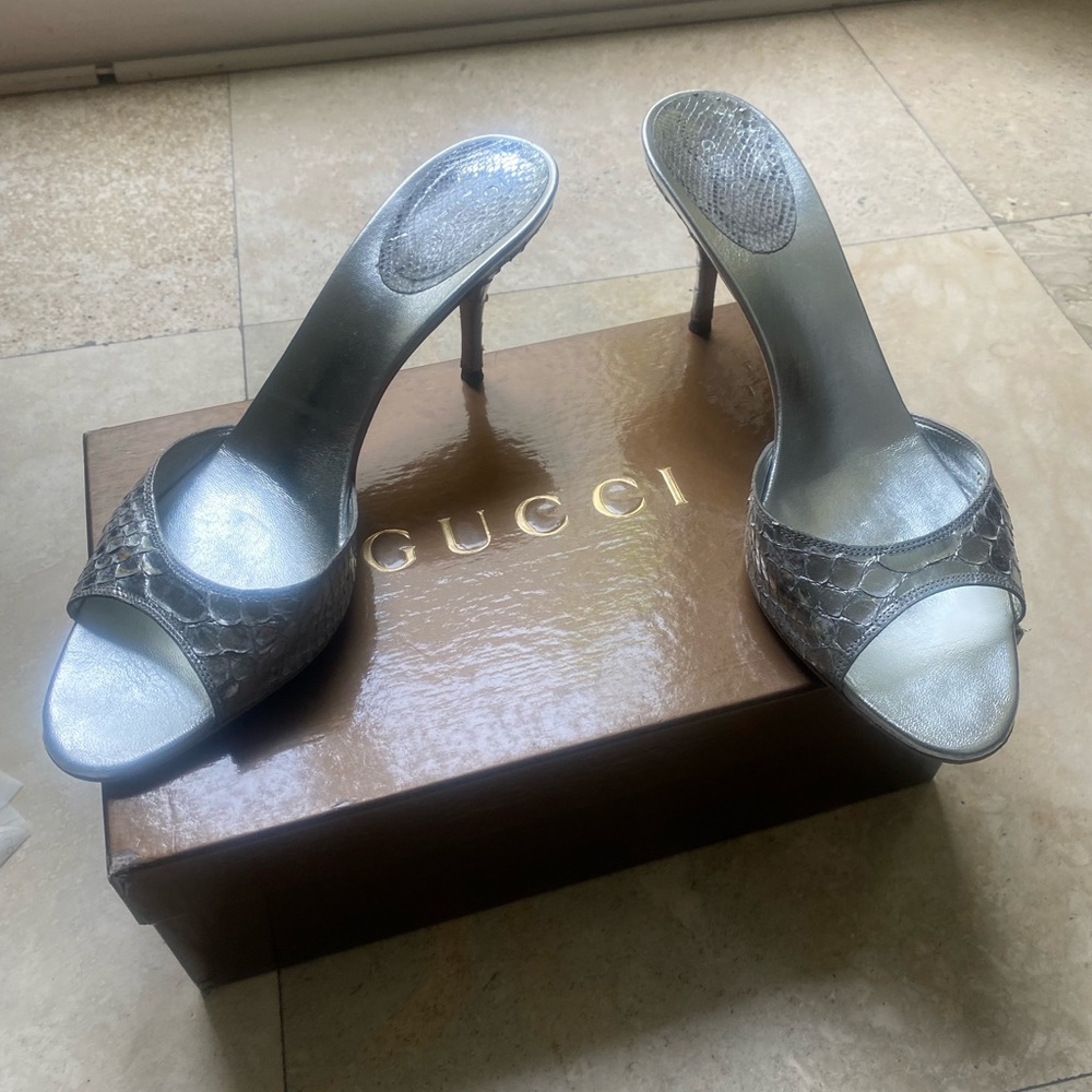 Gorgeous Gucci Python Silver Sandals - image 4